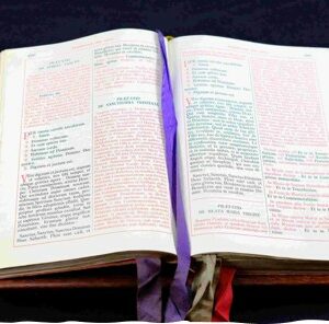 Missale Romanum op staander