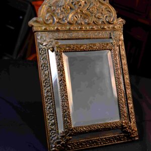 Spiegel met koperen kader